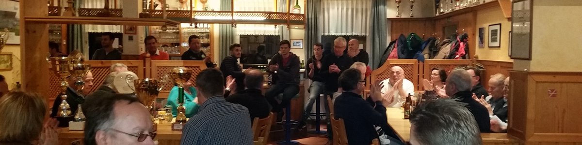 5:5 im Eisstock-Duell 5:5 im Eisstock-Duell