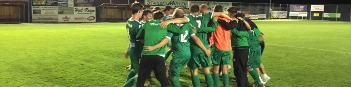 Beide Mannschaften im Einsatz Beide Mannschaften im Einsatz